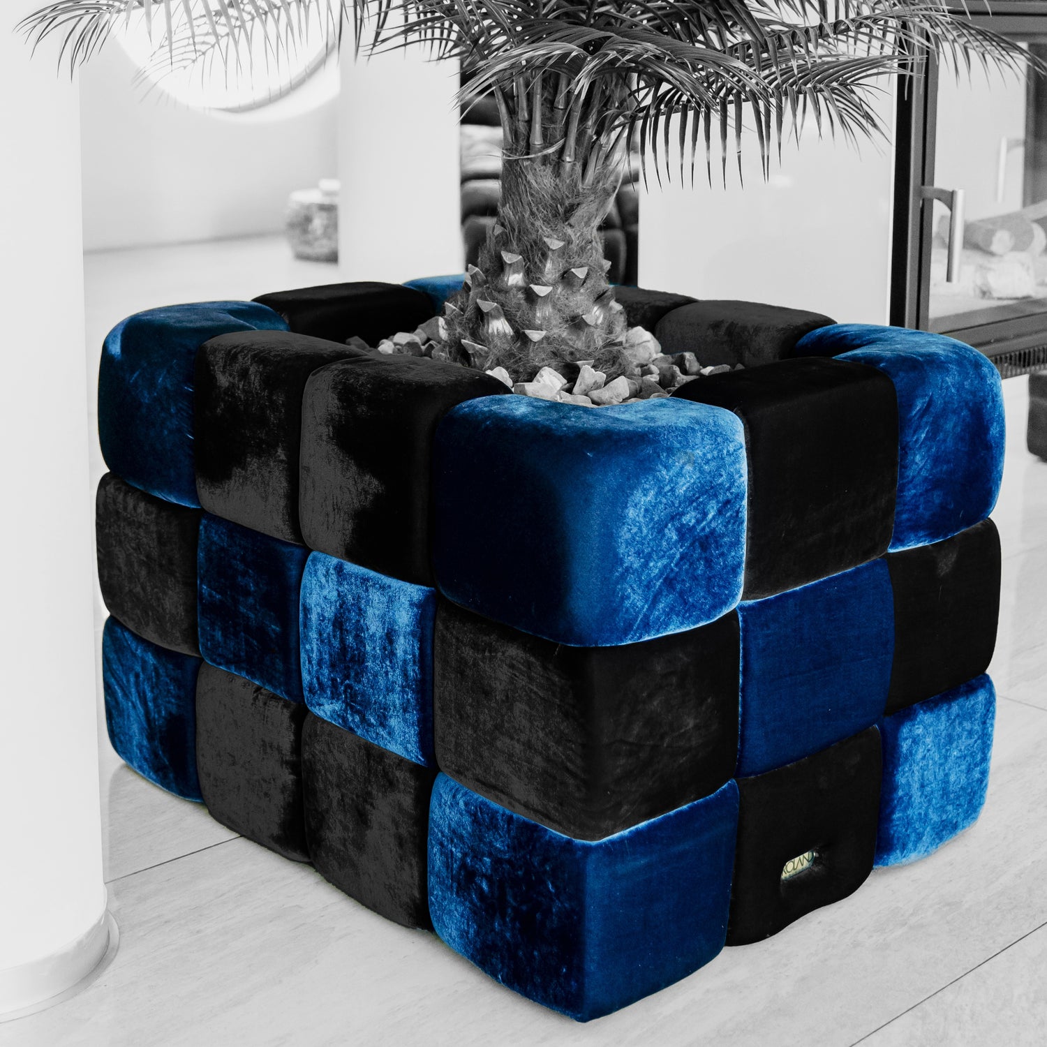 Weicher Designerpflanzkübel (Velvet) mit Blau/Schwarz Muster